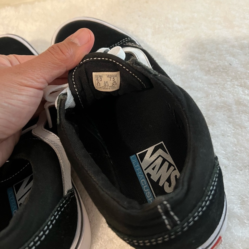 Vans - Picture 4 of 7